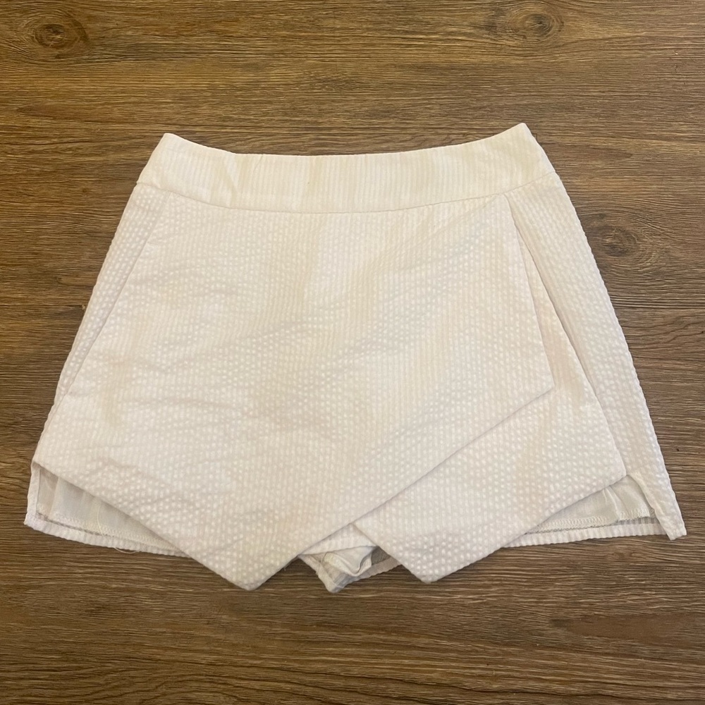 Revolve AQUA White Skort